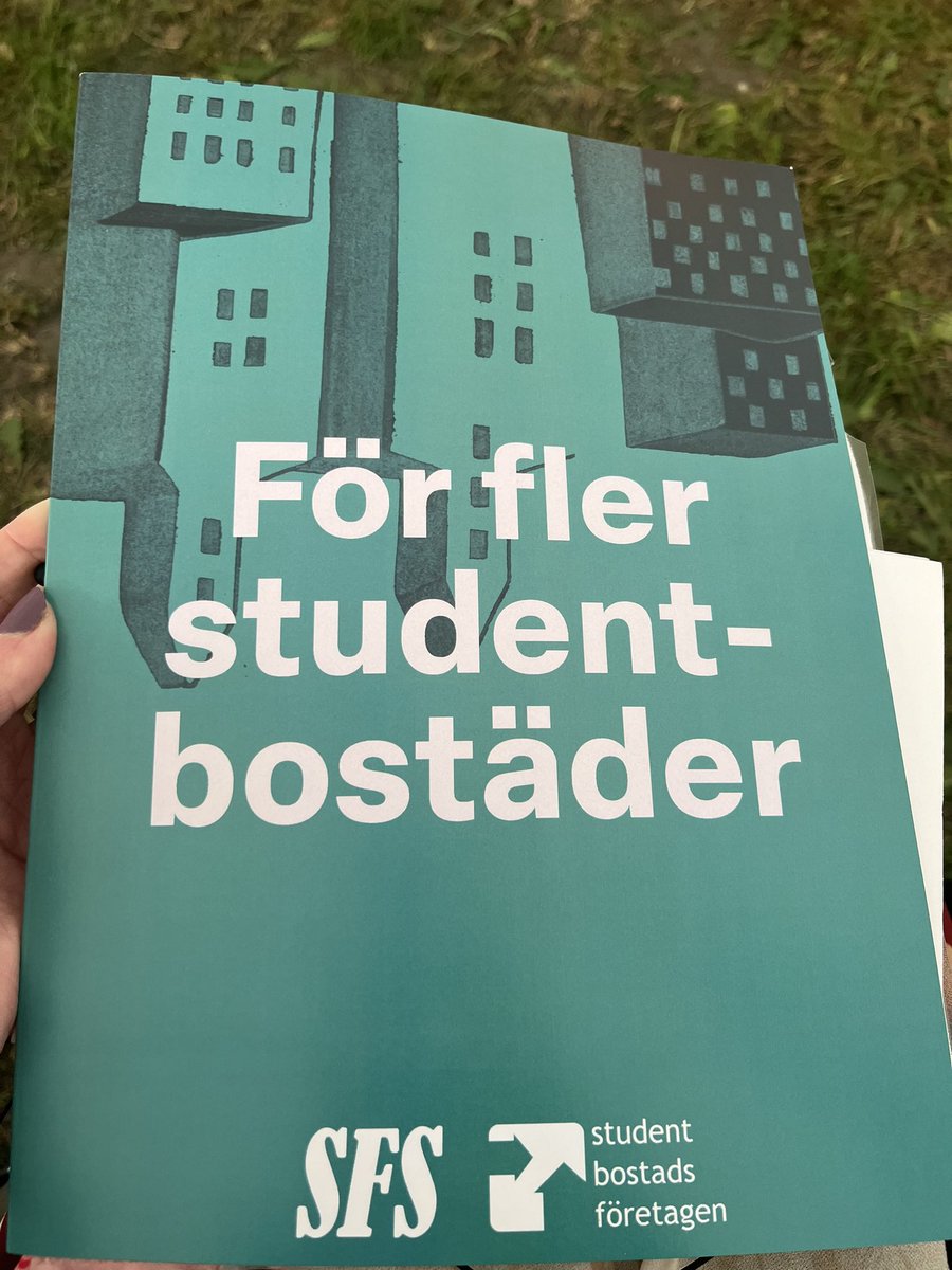 Tryckt rapport i min hand! Varit ett intressant arbete som utredare. 
Läs här press.studentbostadsforetagen.se/posts/news/ny-…