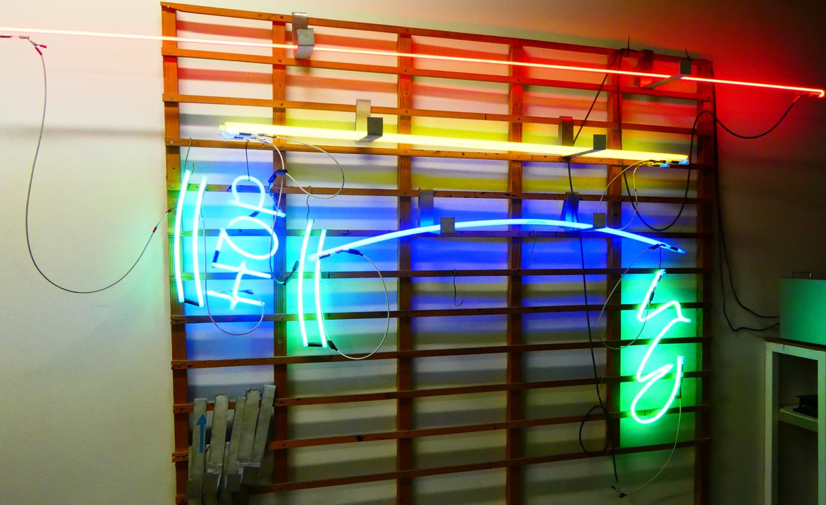 FleuryEnseignes's tweet image. Et la lumière fût !

Après la modélisation du néon, il est temps de le tester.

#fleuryenseignes #neon #fabrication #atelier