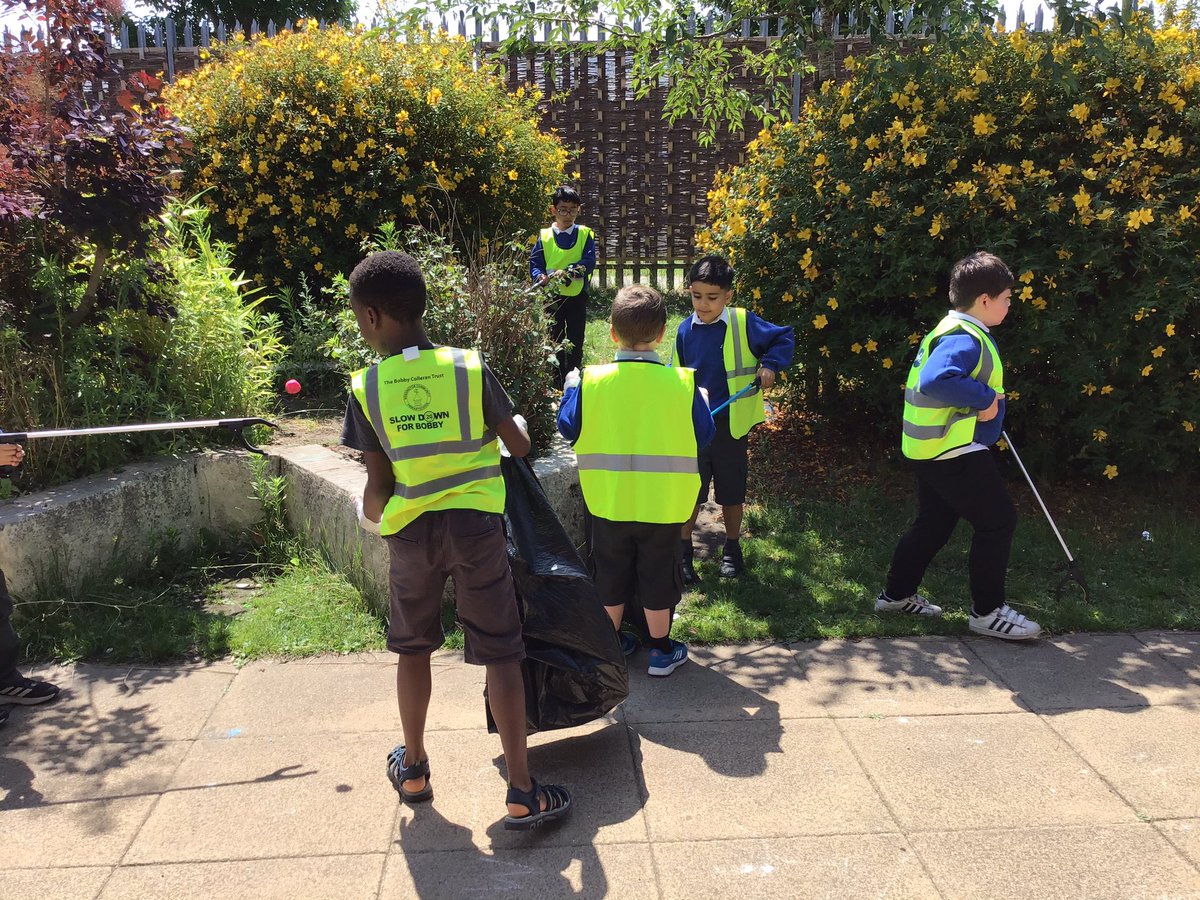 KensingPrimary's tweet image. Day 2 of the clean team cleaning our playground well done team 🙌🏻🧹 #cleanteam
#dontdroplitter #keepingourplaygroundclean @lpoolcouncil @lpool_LSSL