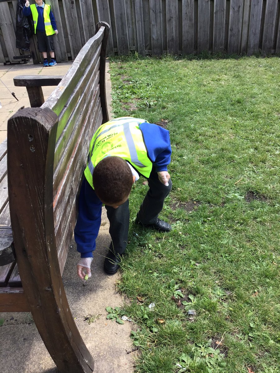 KensingPrimary's tweet image. Day 2 of the clean team cleaning our playground well done team 🙌🏻🧹 #cleanteam
#dontdroplitter #keepingourplaygroundclean @lpoolcouncil @lpool_LSSL