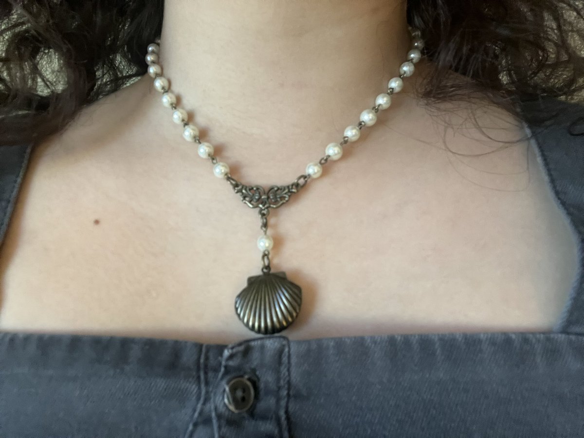 IvyLocketShop's tweet photo. First piece of the collection finished, might add a few more Pearl necklaces in different colors https://t.co/o88DAcUi1V