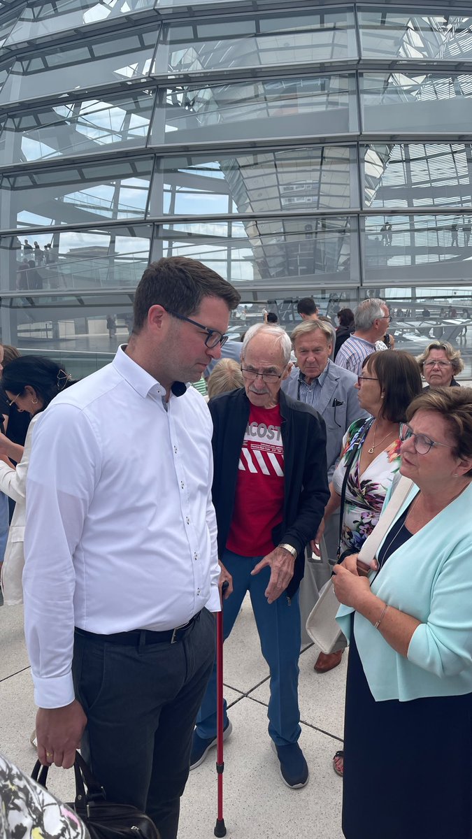BjoernSimon's tweet photo. Seit gestern ist eine Gruppe von 50 Ehrenämtlern aus @Stadt_OF und @KVOffenbach auf meine Einladung zu Gast in Berlin. Vielen Dank an die #Dietzenbach|er Tafel, die Kroatische Gemeinschaft #NeuIsenburg und das #Fanmuseum von @OFC_offiziell für den Besuch heute im @Bundestag. https://t.co/PZm8ARKQN8