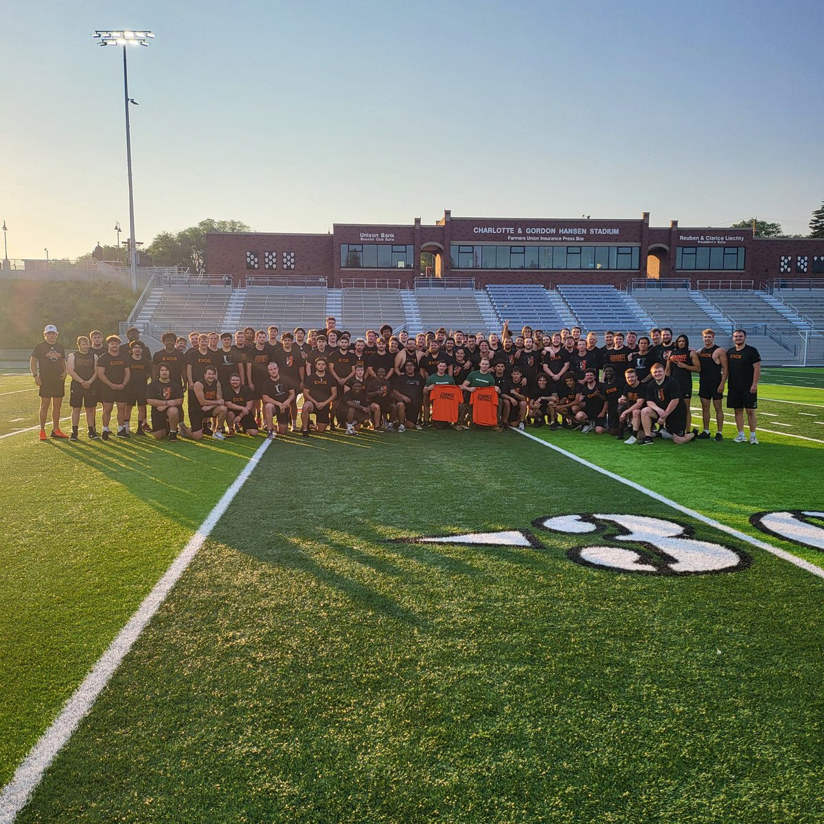 Coach_Mistro's tweet photo. Huge S/O to the @USMC for putting our guys through a workout today. Watching the guys rise above adversity and putting in the work this AM, is a memory I will keep with me forever.  

Thank you for your service to our country.

Thank you for making @JimmieFootball better today. https://t.co/YGPtNYgisL
