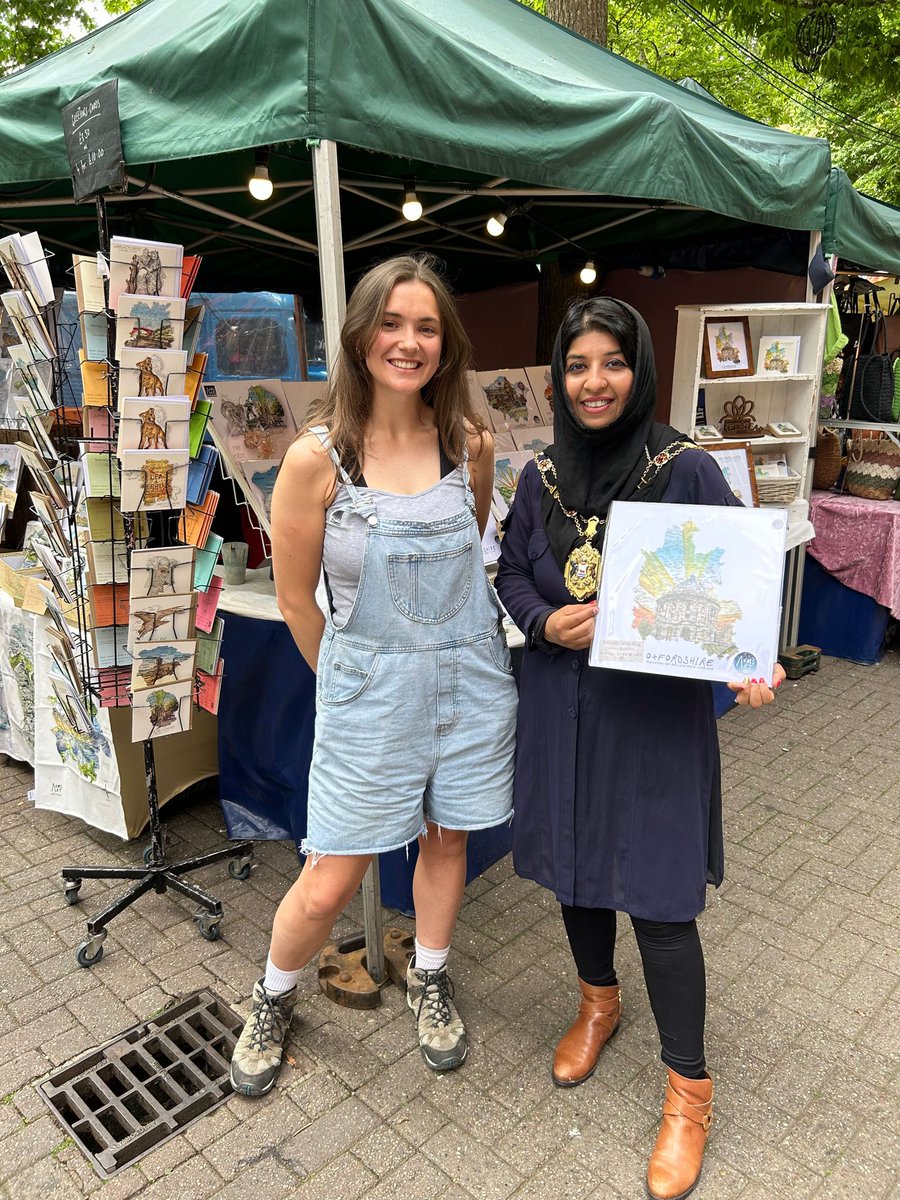 🌟Last Friday, we welcomed young traders to Gloucester Green Market for the @marketsmatter's Young Traders Market regional heats! Congratulations Sims Bottega Italian Boutique Handbags and Alice V. M. Smith Art for making it to the finals!🎉 #YTM2023 #SupportingEntrepreneurs