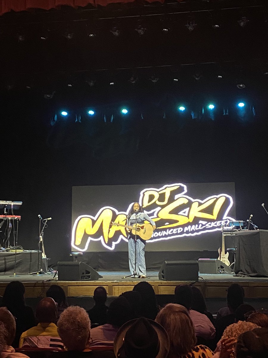 PensivePoet97's tweet photo. An amazing time last night at the show🎶🔥 #acehotel #jonathanmcreynolds #doemusic https://t.co/WQVqjlEhnZ