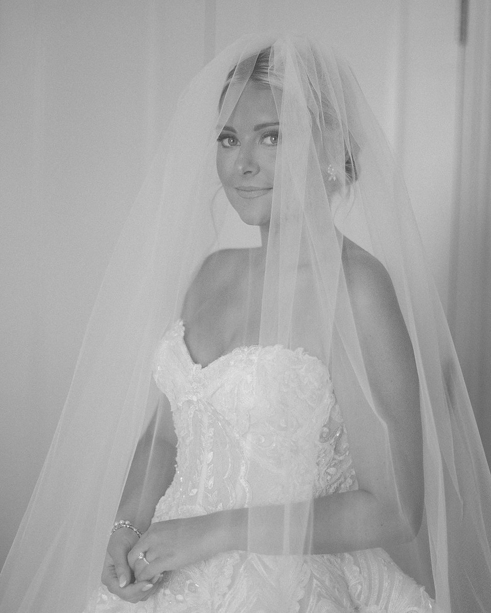WrennwoodDesign's tweet photo. Two souls intertwine with pure intentions and innocent hearts, embarking on a journey of eternal love and unwavering commitment

.
Planning, design, and floral design: @wrennwooddesign @amberly.odom
Photography: @stephanievegliante
Film: @hufweddingfilms
Venue and Catering: @str https://t.co/vJT7JwZ7lD