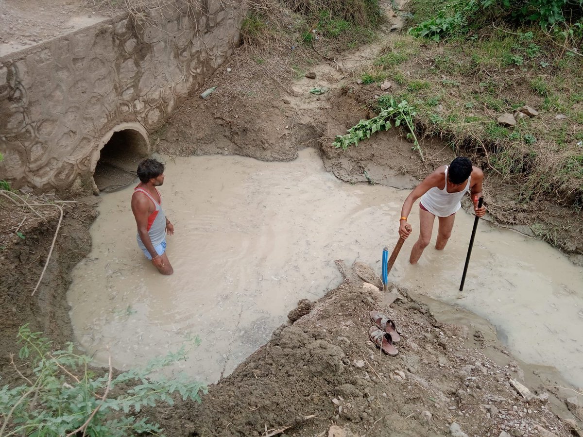 BSNLKOTA143761's tweet image. BSNL Kota ofc team determined to keep services up even in worst weather conditions
#HeavyRainfall 
#BSNL
#SwithToBsnl