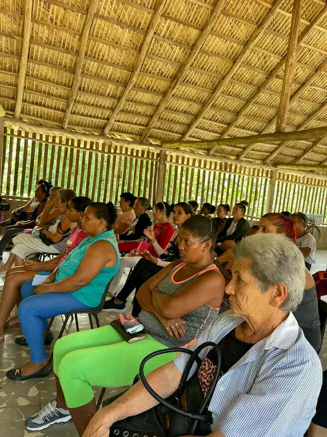 MarisolFMCc's tweet photo. A impregnarle frescura y dinamismo al proceso orgánico XI Congreso de la Federación de Mujeres Cubanas donde con orgullo Marisol Pérez Rosello funcionaria de la FMC  Nacional, bajo la firme convicción de ser cubanas, comparte @FMC Guayacan como cierre #XICongreso en este Consejo. https://t.co/lYoi2vXtn4