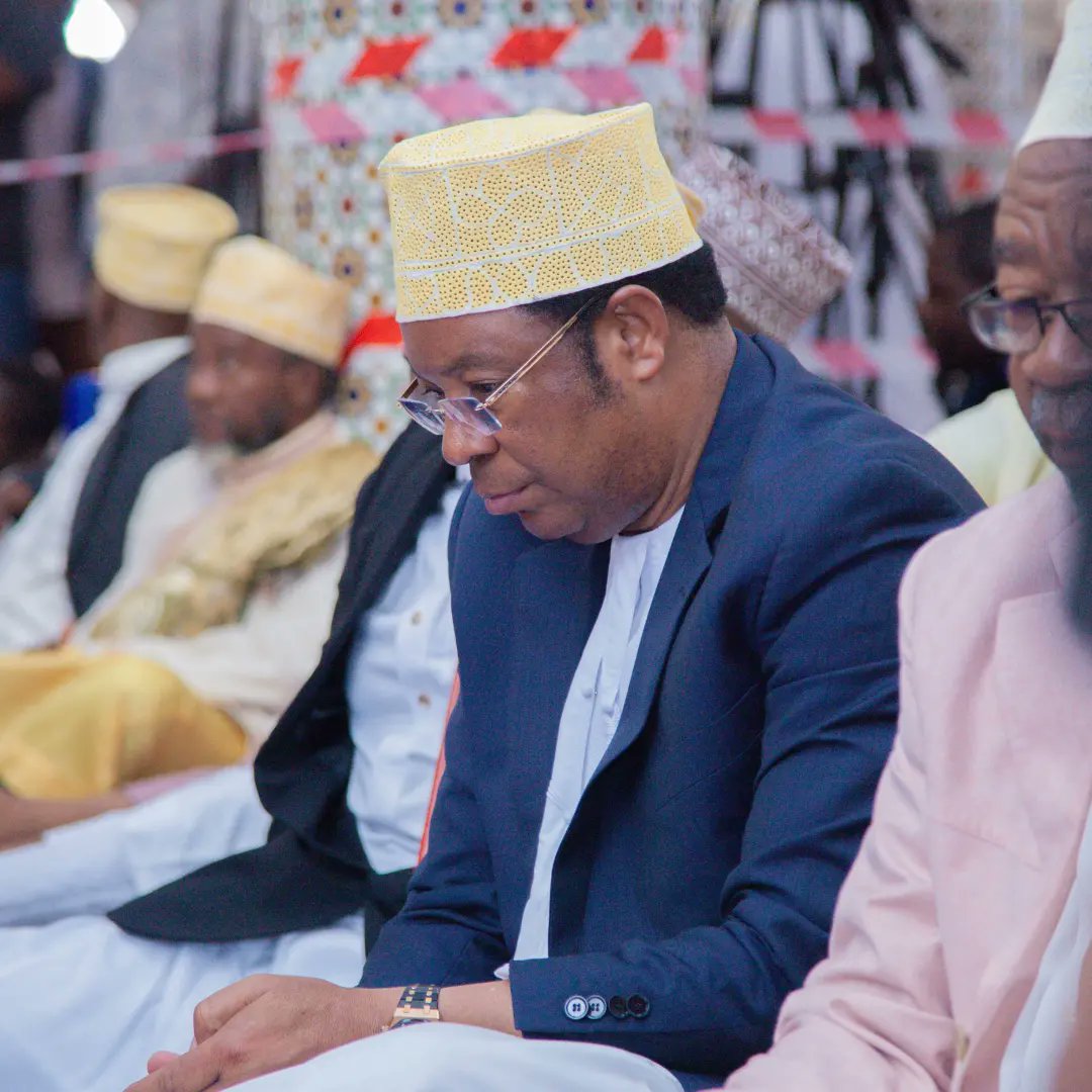 pichadunia's tweet photo. Waziri Mkuu wa Tanzania Kassim Majaliwa ameungana na waumini wa kiiislamu kushiriki  ibada ya swala ya Eid Al Adha ambayo kitaifa imeswaliwa leo Juni 29, 2023 katika msikiti wa Mohammed VI uliopo Kinondoni, Dar es Salaam ambapo yalipo makao makuu ya BAKWATA
📸 na @pichadunia https://t.co/QdVoF5PYjx
