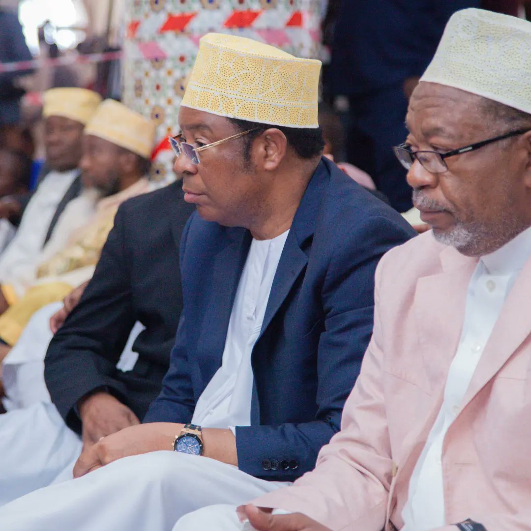 pichadunia's tweet photo. Waziri Mkuu wa Tanzania Kassim Majaliwa ameungana na waumini wa kiiislamu kushiriki  ibada ya swala ya Eid Al Adha ambayo kitaifa imeswaliwa leo Juni 29, 2023 katika msikiti wa Mohammed VI uliopo Kinondoni, Dar es Salaam ambapo yalipo makao makuu ya BAKWATA
📸 na @pichadunia https://t.co/QdVoF5PYjx
