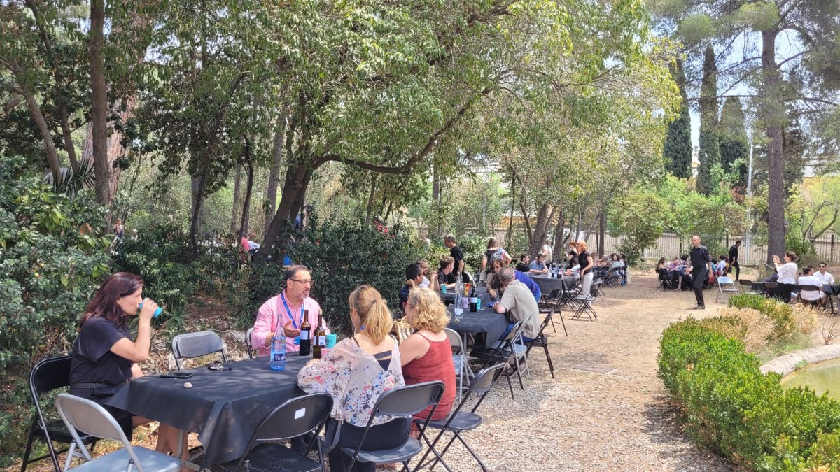 la_UPC's tweet photo. 🥂🍽️ Ara mateix, als jardins del Rectorat #UPC, té lloc el dinar de fi de curs #PDIPASUPC #UPCArts .
També es lliuren els premis de les competicions esportives del PDIPAS 2022-2023... i altres sorpreses culturals!
@EsportsUPC @UPC_Arts @UPC_Comunitat https://t.co/A5ETGXMGhw