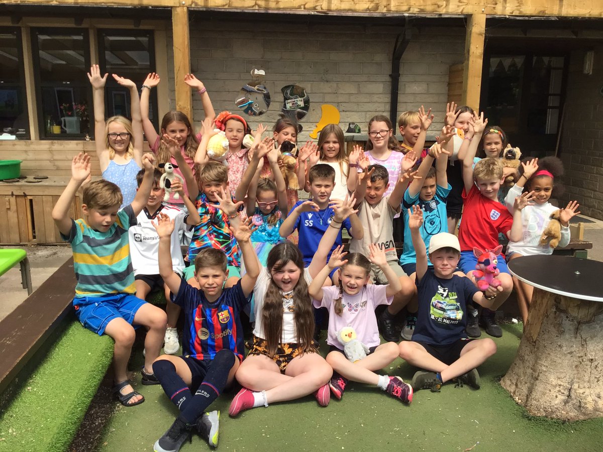 mapleclasshh's tweet photo. It is lovely to see you all expressing yourselves through your outfits and accessories! https://t.co/aHGZYTakqC