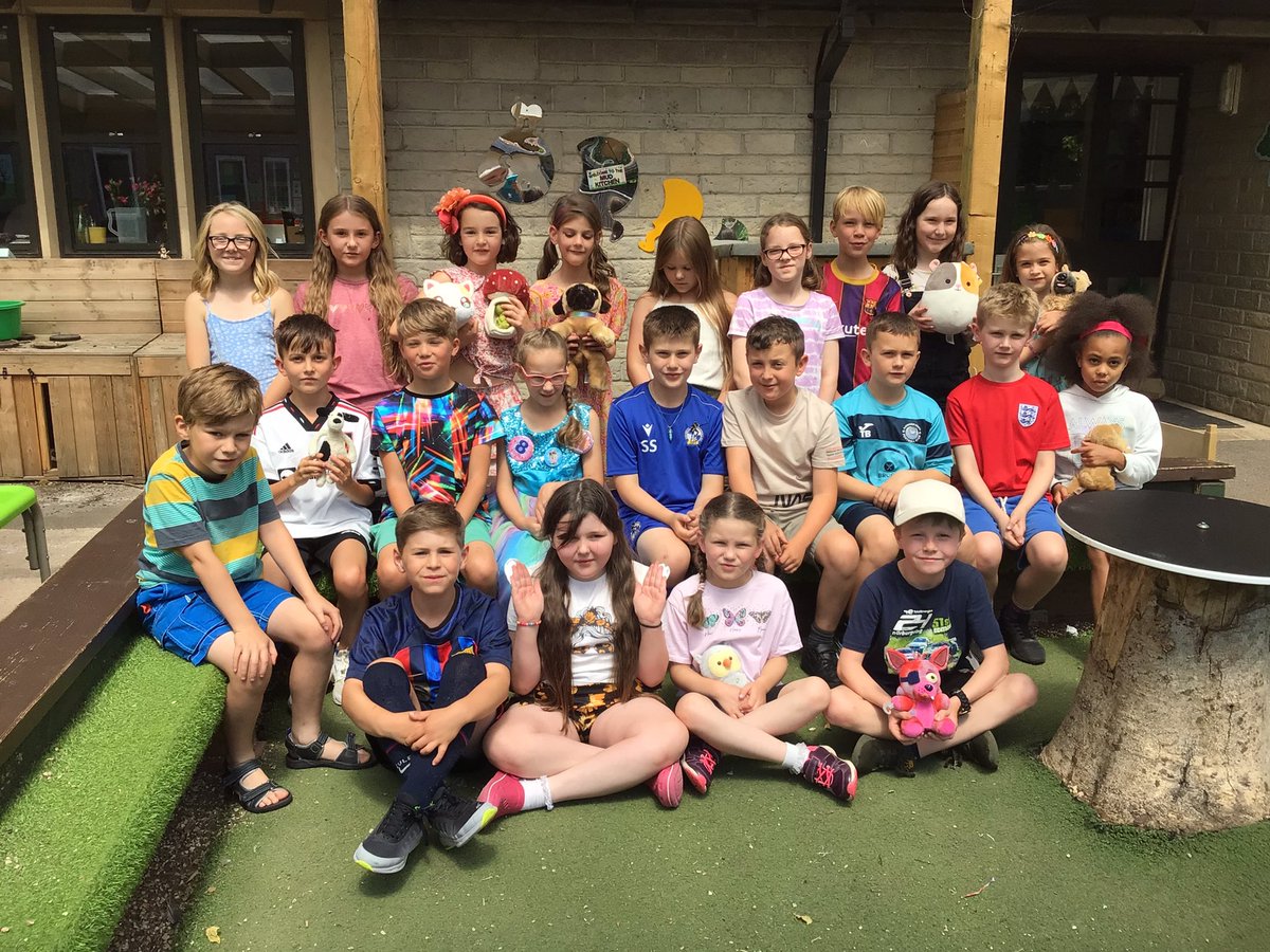 mapleclasshh's tweet photo. It is lovely to see you all expressing yourselves through your outfits and accessories! https://t.co/aHGZYTakqC