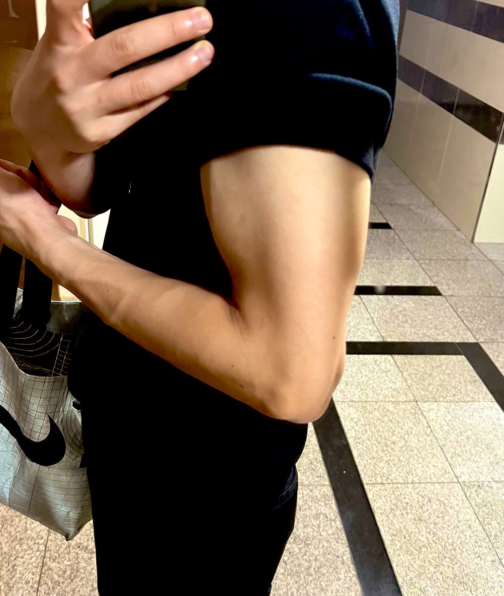 d__eep_'s tweet photo. 은근슬젖 팔에 비벼주라 🫶

#비떱 #수원 #맘눌뎀 https://t.co/67Km5A0BZW
