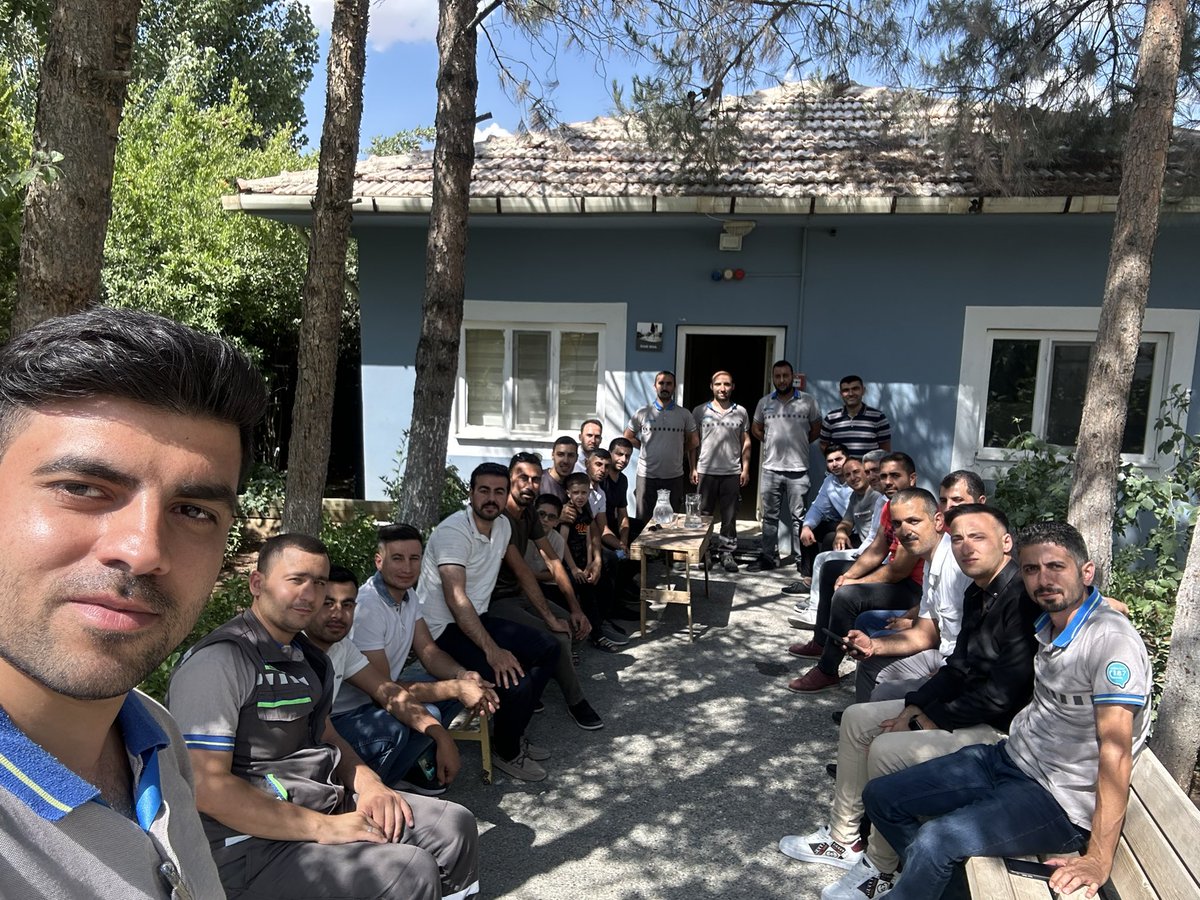 mehmetokay63's tweet photo. Aksa Şanlıurfa işletme ve bakım ekibi olarak geleneksel bayramlaşmamızı gerçekleştirdik hep beraber nice güzel bayramlara. https://t.co/Q535JzmsBO