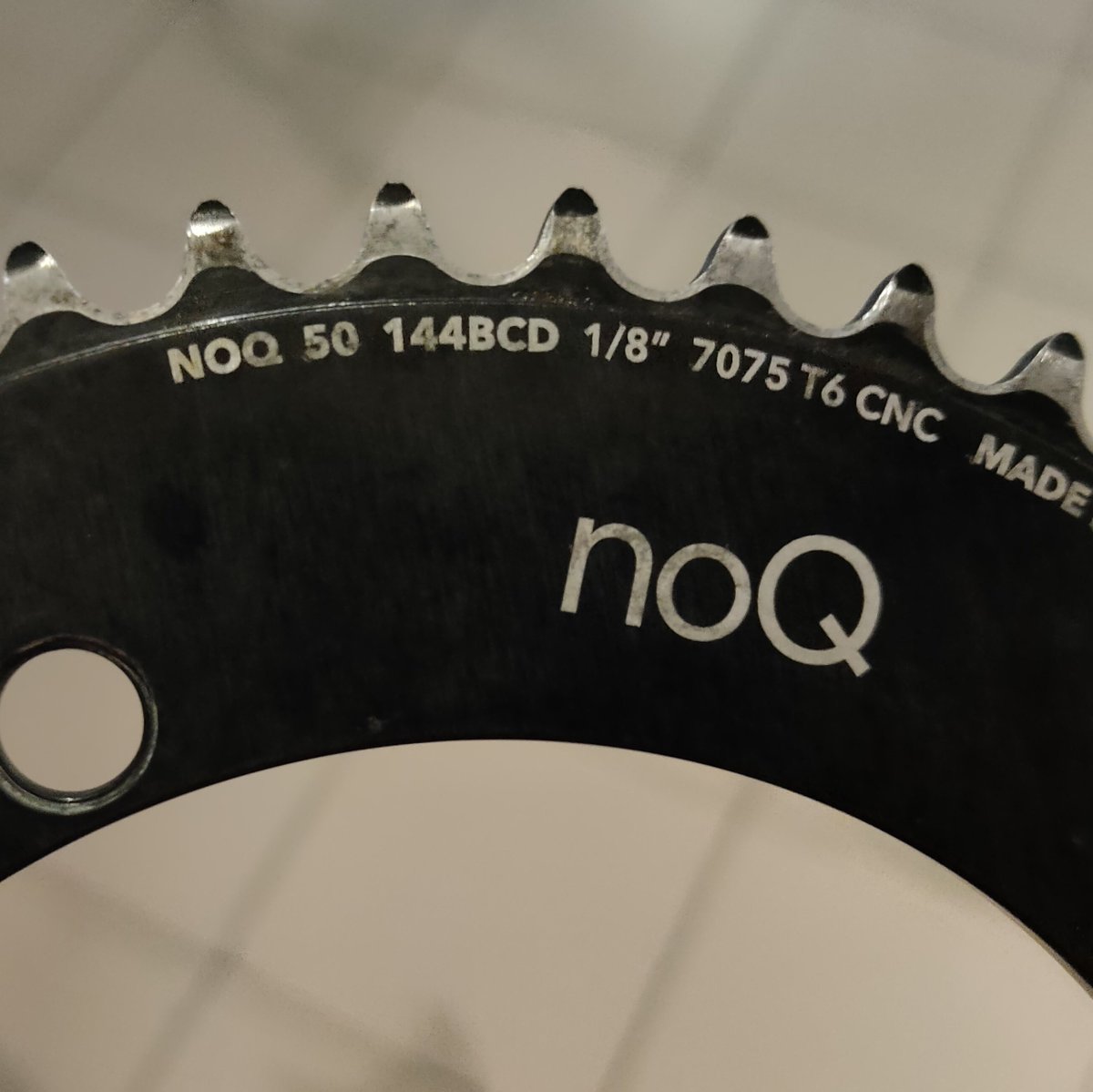 hadi_nor's tweet image. Selama pakai chainring Rotor ni, aku ingat 48T. Tukar la chainring Orbita 50T, tapi tak rasa seksa pun, sama je feel dia? Patutnya rasa lebih berat sebab naik 2 teeth.

Rupanya Rotor ni 50T.
Arhhhhh apa fangsyen tukar kalau gitu!

#fixedgear #rotor #orbita