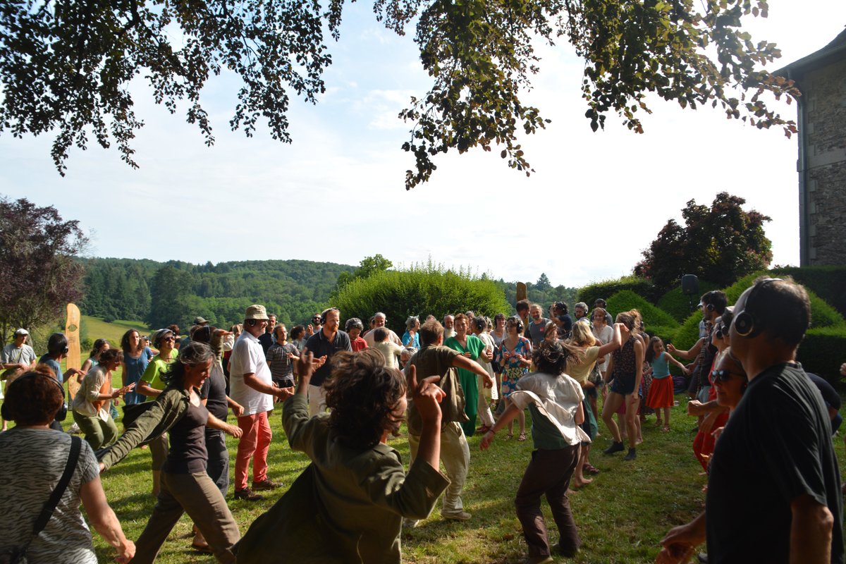 PEFCFrance's tweet photo. 1/2 À l'occasion du festival la @Nuitsdesforets, organisé par @FiboisFrance, et dont @PEFCFrance est partenaire, Christine de Neuville, Présidente de PEFC France a accueilli petits et grands pour découvrir la forêt certifiée #PEFC de #Combas. Près de 100 personnes étaient présentes pour découvrir cette forêt gérée durablement.