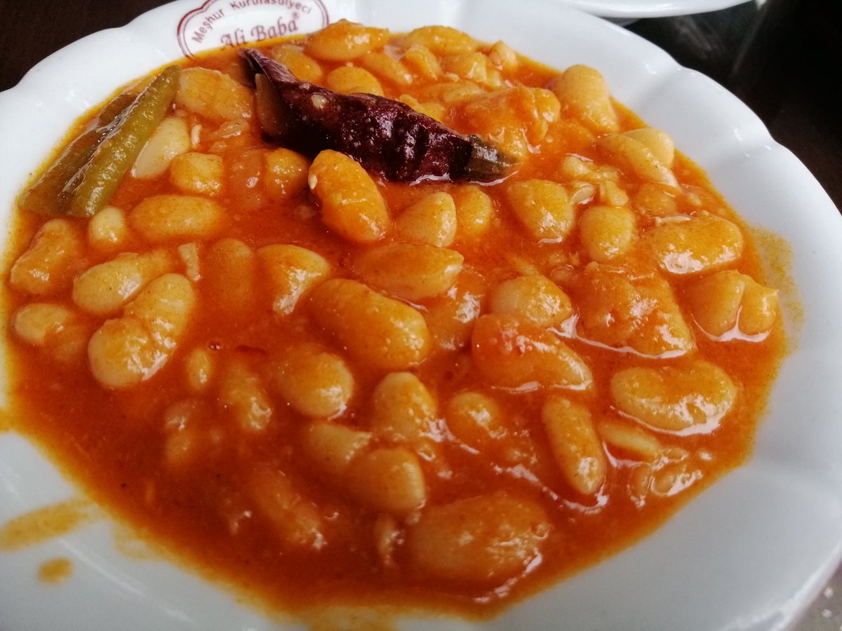 onderkayaistan1's tweet photo. Süleymaniye kurufasulyecisinde kuru pilav, cacık yenen günler mazide kaldı. Kuru 90, pilav 50, cacık 50. Hadi kuruyu anladım diyelim, cacık ve pilava ne diyeceğimi bilmiyorum. https://t.co/f9CzH0qwGL
