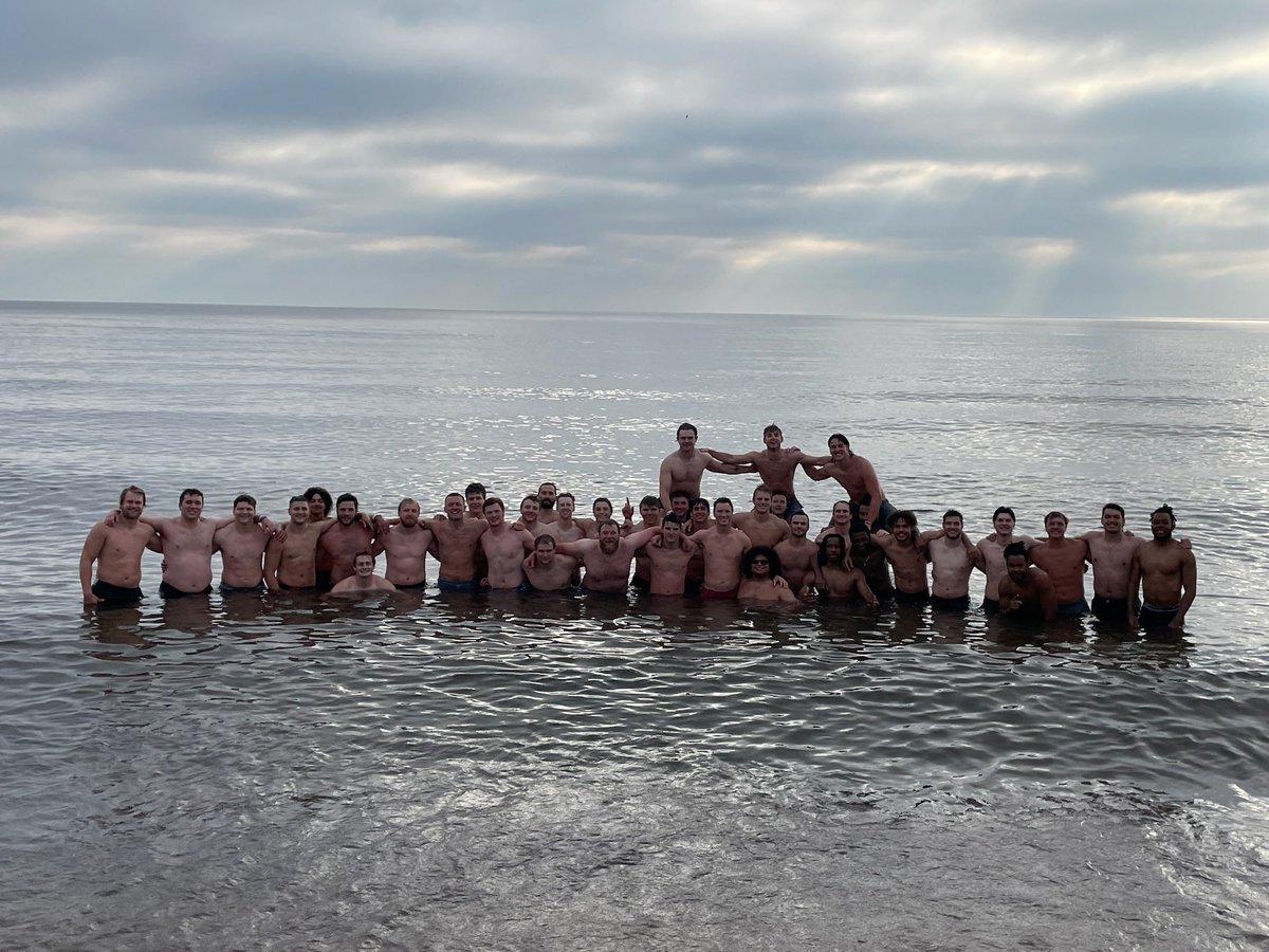 Love to see some of our guys enjoying the water after a great morning of work on the beach! Can’t wait for fall camp! 

#EarnIt//#BulldogCountry