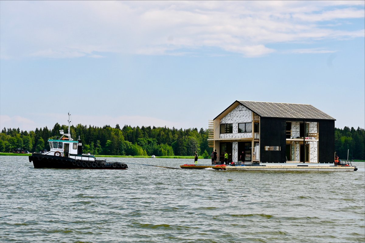 Kelluva talo #LoviSea matkalla kohti Kuningattarenrannan asuntomessualuetta! ⚓️

Det flytande huset #LoviSea på väg mot  Drottningstrandens bostadsmässområde! ⚓️

#asuntomessut2023 #bostadsmässan2023 #loviisa #lovisa #kelluvatalo #flytandehus