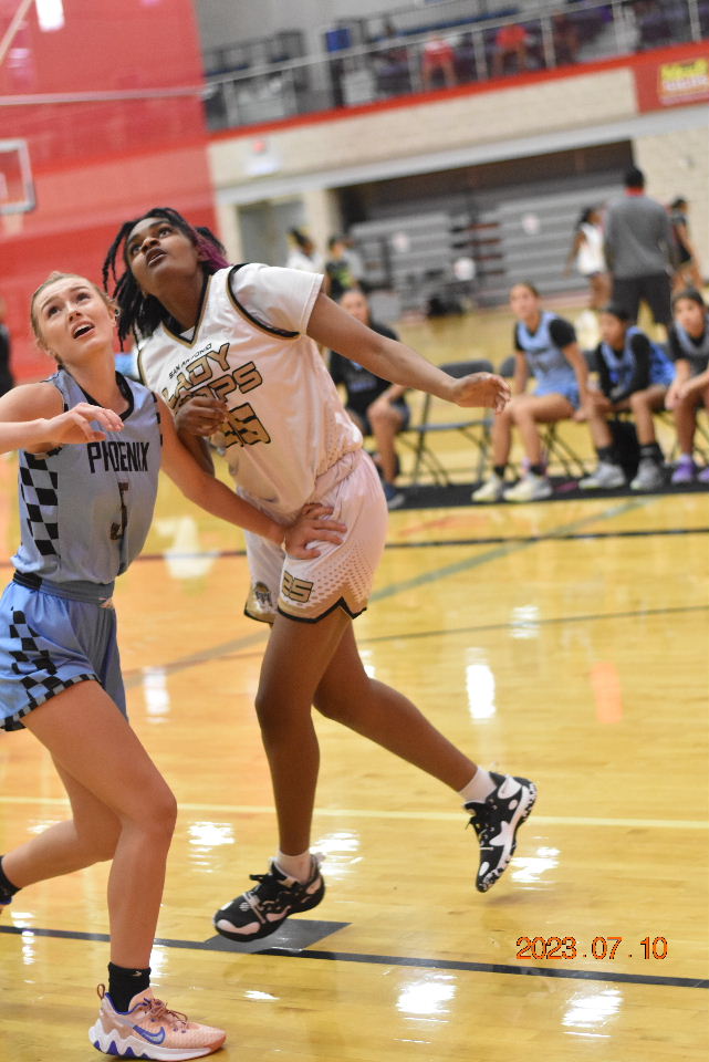SALadyHoops's tweet photo. @DudaIgiehon The '24 6'2 post Loves her back to the basket, HOWEVER, she can play the modern game too. RIM PROTECTOR coming right up. 
@Coach_Mahan @madridmichael_ @BlinnWbb @Coach_VaL @crawford3vicki @CoachCPeay @CoachRDunton @DannyAmezquita_ @cowgirl_bball https://t.co/DyZl6tyPVC