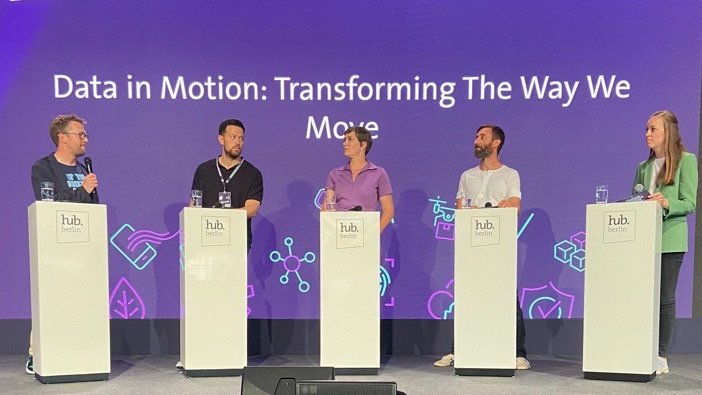 Der Austausch und die Nutzung von Mobilitätsdaten gewinnen immer mehr an Bedeutung. Daniel Krauss (<a href="/FlixBus/">Flix</a>), Christine Wenzel (@tier_mobility) Oliver Mackprang (<a href="/MILESmobility/">MILES</a>) und Mike Hyde (<a href="/thetrainline/">trainline</a>) diskutieren über Potenziale und Anwendungsmöglichkeiten. #hubberlin23