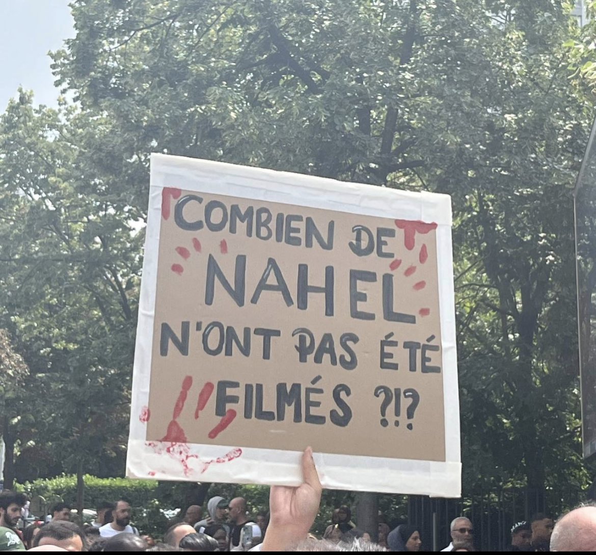 smith51_a's tweet photo. 🥲Tout est dit dans cette pancarte tenue à la marche blanche aujourd’hui à Nanterre.

#Nanterre #Nahel #Nael #Revolte #Macron #marchedelarévolte #ViolencesPolicieres https://t.co/CU7nwI8mko
