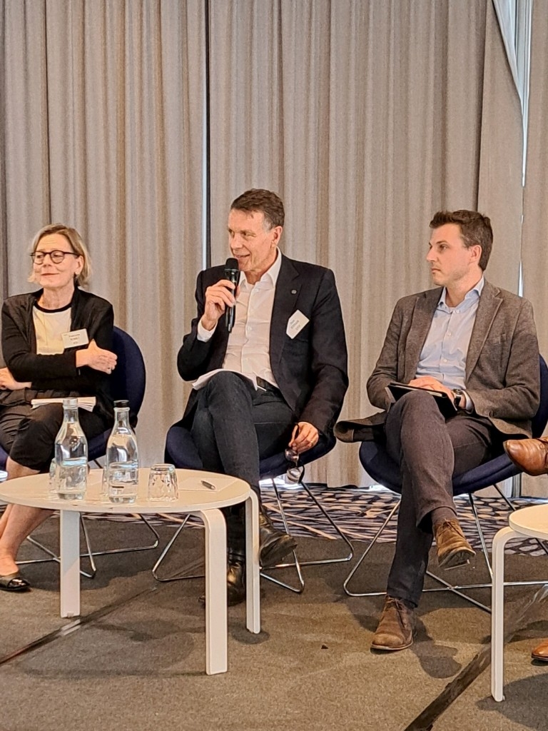 🎙️Jean Hornain, <a href="/CITEO/">citeo</a>

💬"We need to set harmonized targets and cooperation of all partners in achieving these collection and recycling targets."

Let your voice be heard! Join the conversation and share your thoughts using #PavingTheWayTo90.