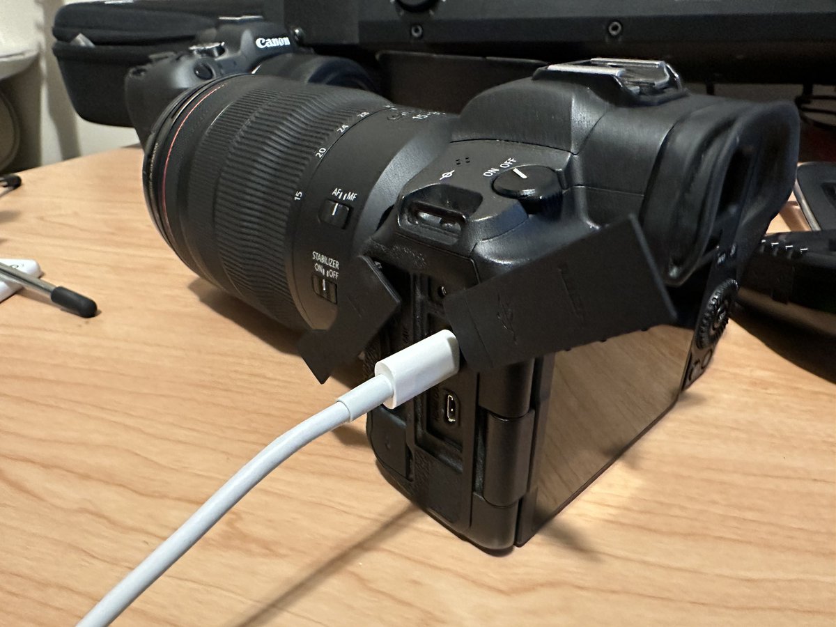 picsbydaniellee's tweet photo. One of the greatest benefits of mirrorless cameras! USB-C charging! #canonR5 https://t.co/isRCaOKdBv