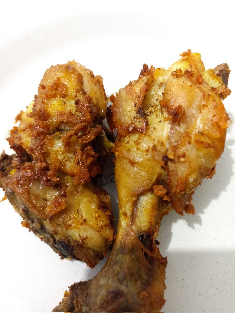 asturiange's tweet photo. Daily Food 9
A fried chicken with local taste. Local taste means, we put some herbs and our parents call it bumbu kuning.
#iweb3 #steem #wherein #upvu #nutbox #krsuccess #food https://t.co/q43AarVulL