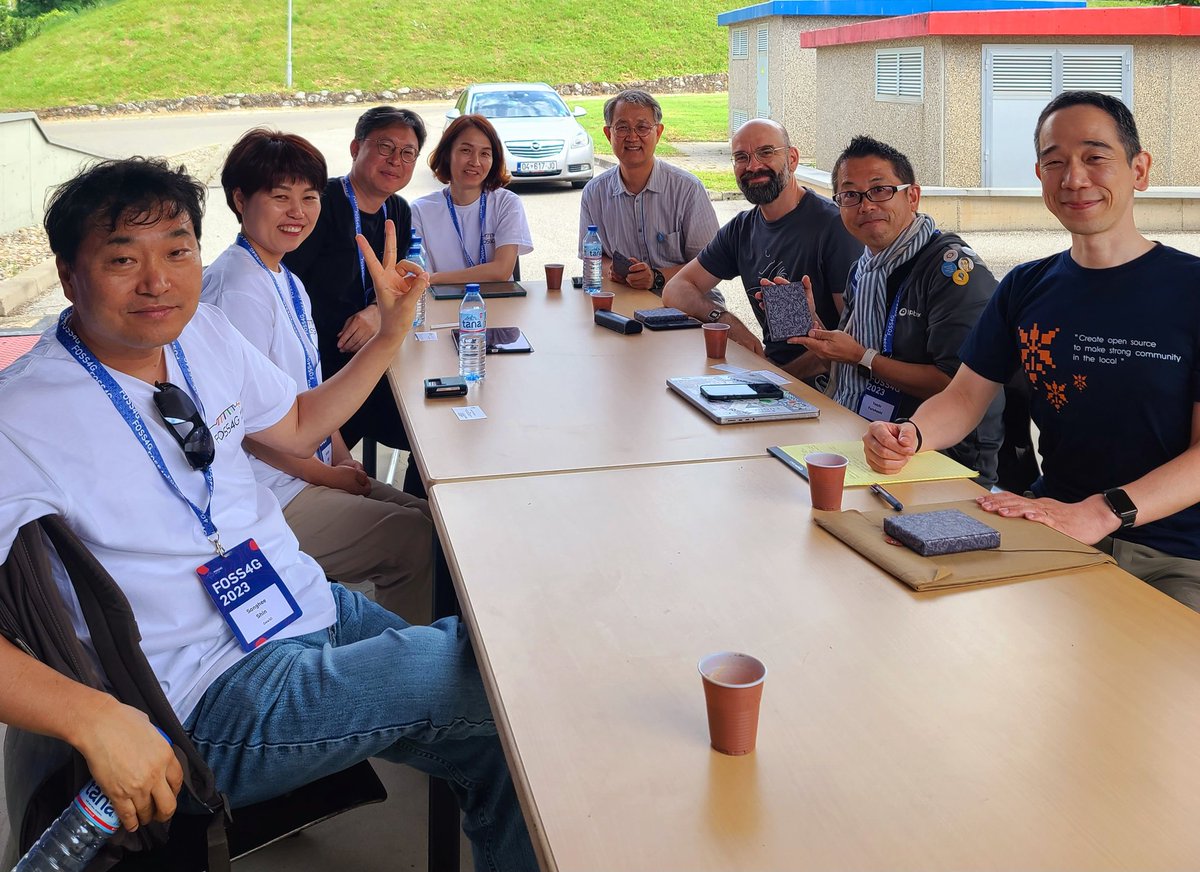 #FOSS4G-Asia 2023 Seoul team had a fruitful meeting with OSGeo Japan and UN Open GIS Initiative. Really look foward to the event! #FOSS4G2023