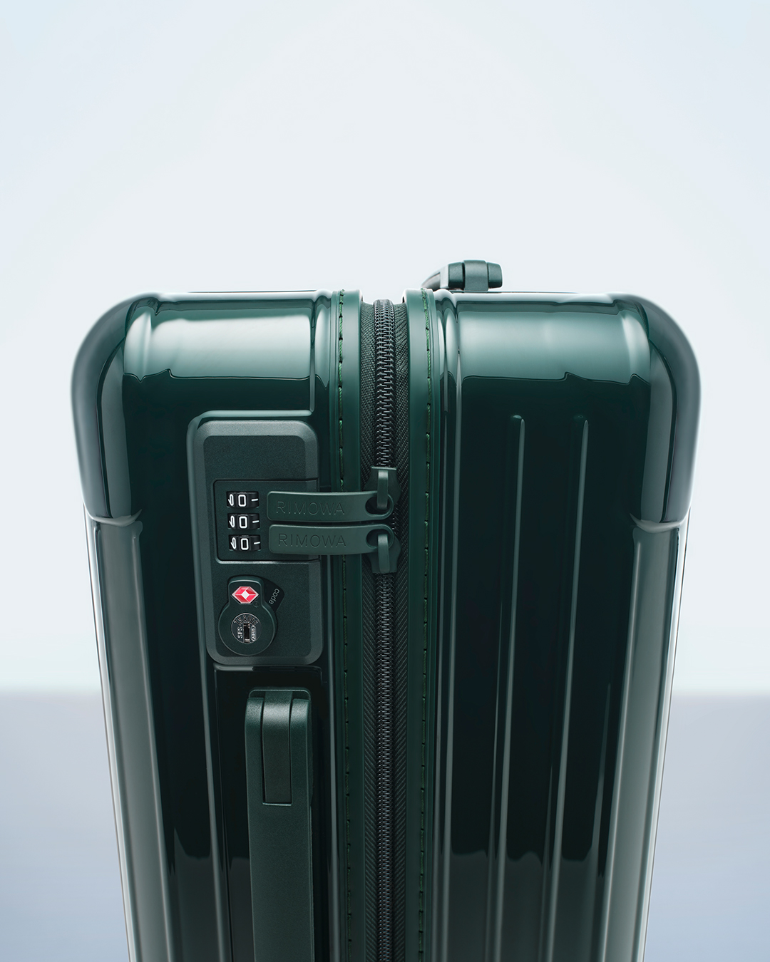Rimowa essential green hotsell