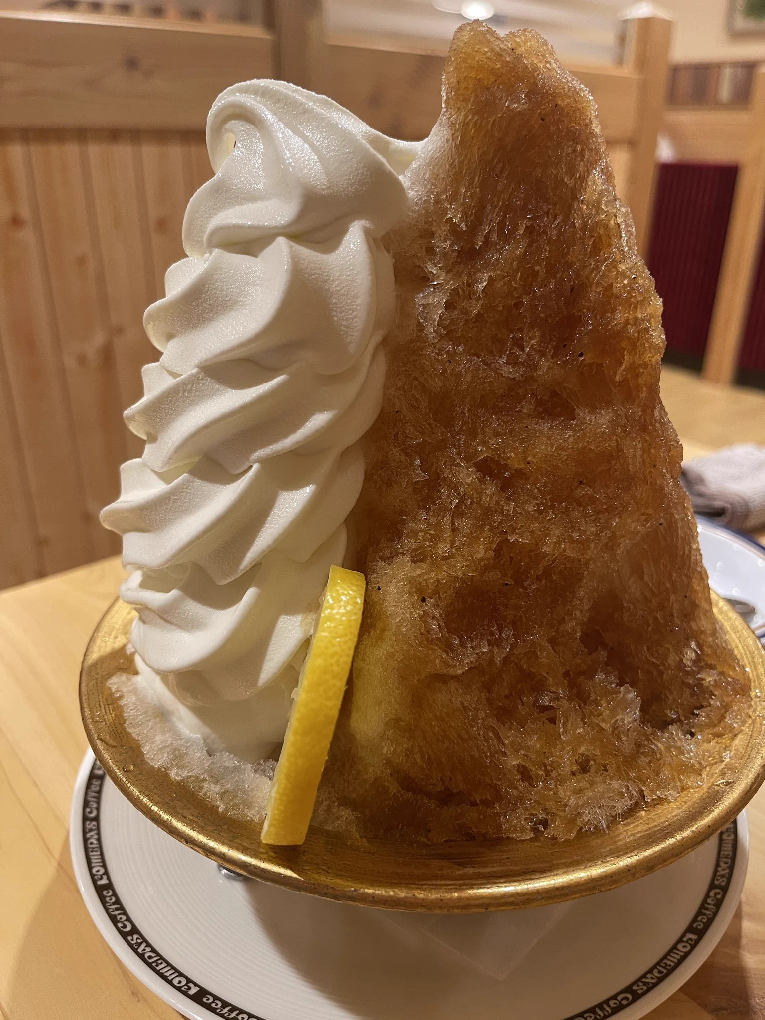 また逆写真詐欺！？コメダ名物のかき氷がやばい。