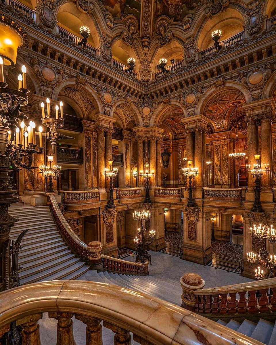 Etkileyici mimarisiyle “Opera Garnier”. 

🏛️Paris, Fransa.