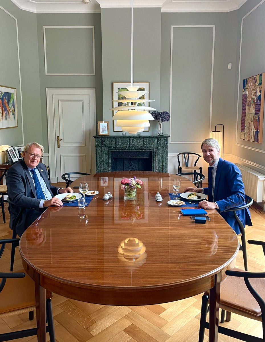 Thank you <a href="/JaapSmitCdK/">Jaap Smit</a>, Kings Comissioner of <a href="/zuid_holland/">Provincie Zuid-Holland</a> for a great conversation over lunch on #housing #stikstof and the political landscape and prioriteres in Denmark and Netherlands at the three layers of government <a href="/DKinNL/">DK in NL</a>