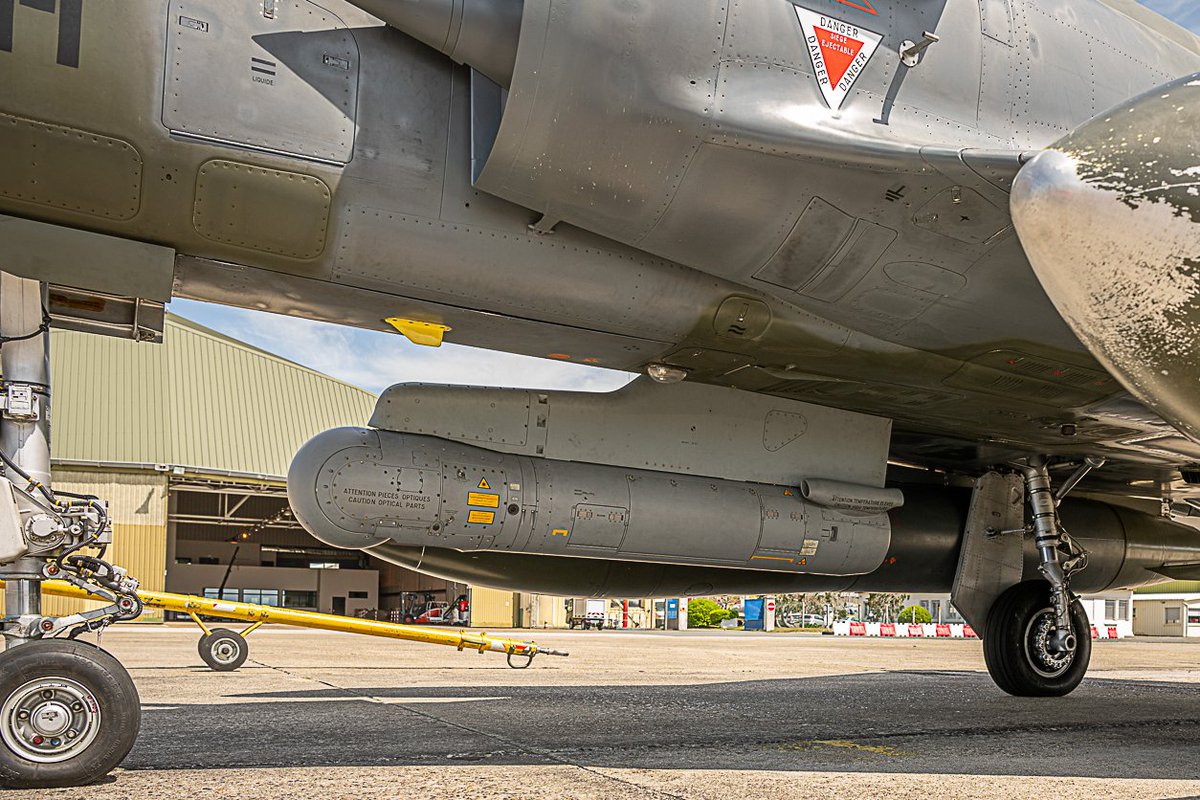 DGA's tweet photo. ↪️ Ces améliorations sur le Pod TArgeting Long-range Identification Optronic System #TALIOS sont portées à l’initiative de la DGA dans le cadre des travaux de développement du Rafale standard F4 à destination de @Armee_de_lair et de @MarineNationale.
#NotreDéfense https://t.co/Cctq5Eu8lB