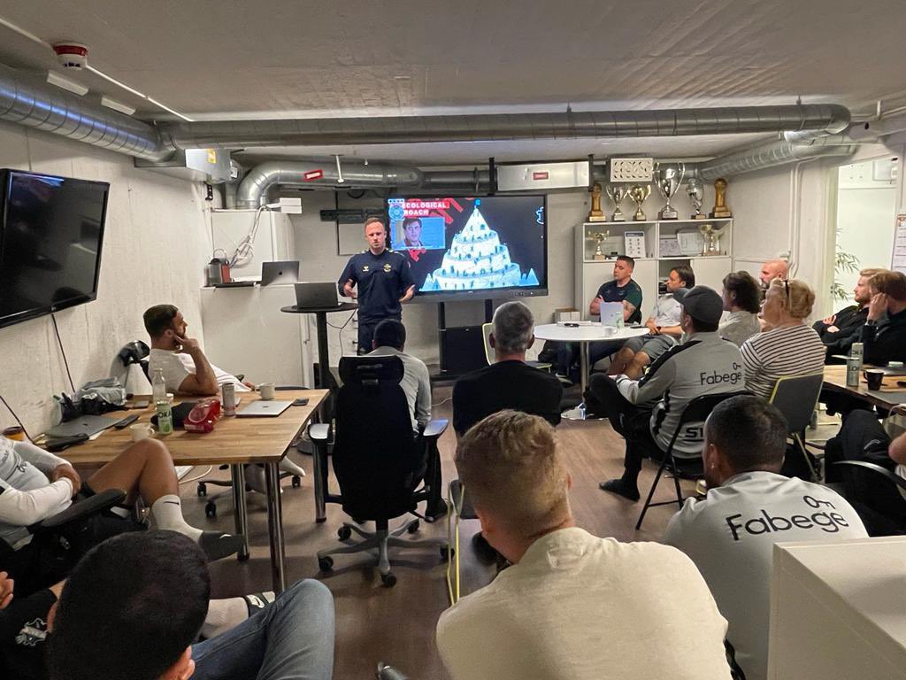 Lee Nicholas tweet media