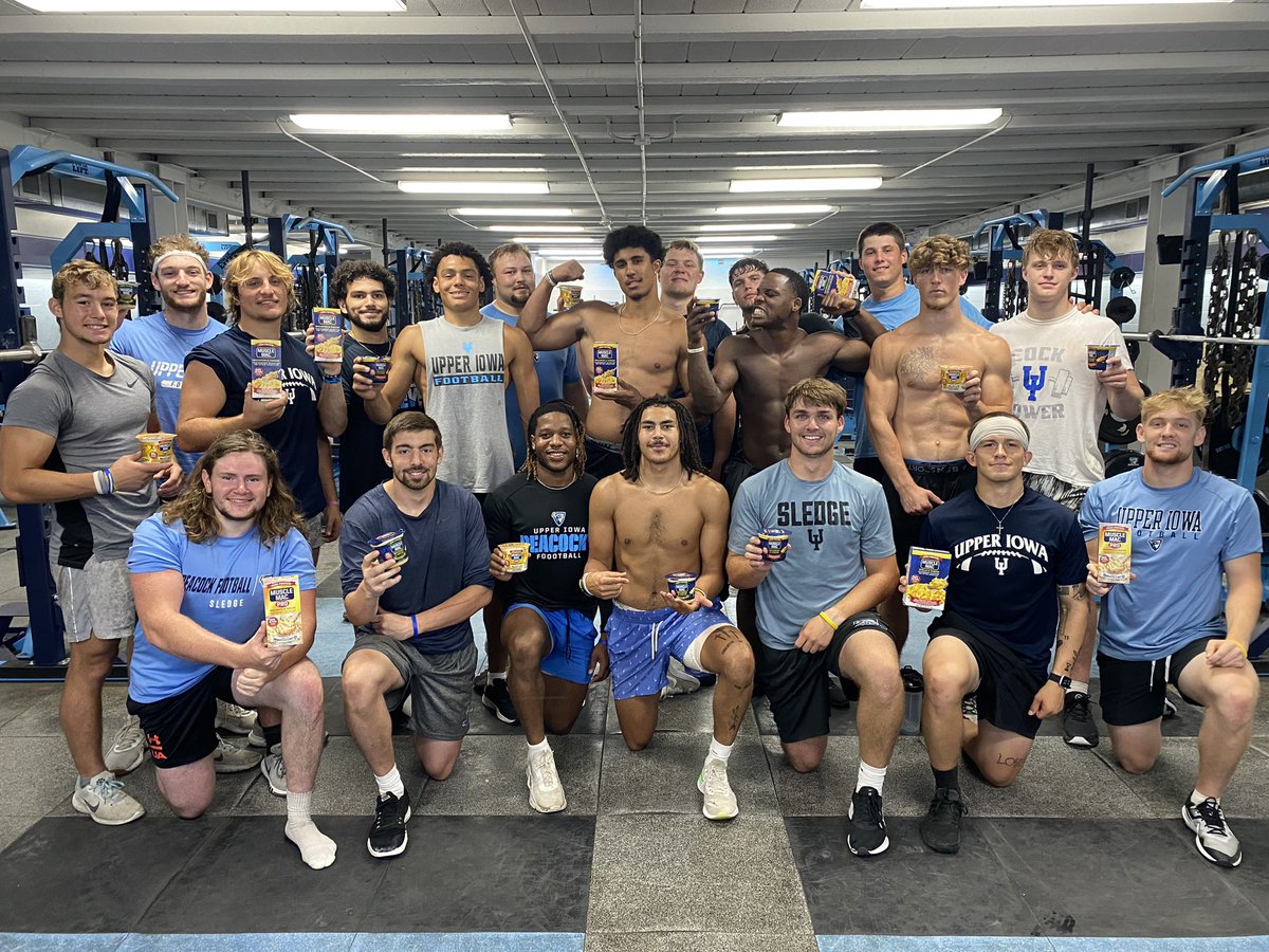 CoachMattVargas's tweet photo. Very grateful to work with Muscle Mac! They are helping fuel my athletes and giving us an upper hand! So grateful to partner with this amazing company! #FeatherUp 📈🦚 https://t.co/V5Ia5rKZJJ