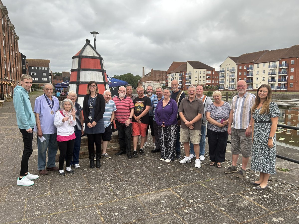BCarnival's tweet photo. ⭐️ CHARITY NEWS ⭐️

The carnival clubs that form Bridgwater Carnival - Gangs and Features have donated £600 to Mind in Somerset 
and £600 to the Stockmoor Lodge Residents Fund.

The money was raised through charity collections during the Old Folks Shows 2023.

#BridgwaterCarnival https://t.co/fnX3d3otRv