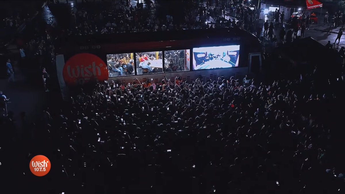 acetwtts's tweet photo. FYI umuulan nang malakas bago magsimula yung wish bus guesting nila pero the amount of people? Are you kidding me?

@SB19Official #SB19
#GENTOonWishBus https://t.co/n2DEiVGmTe
