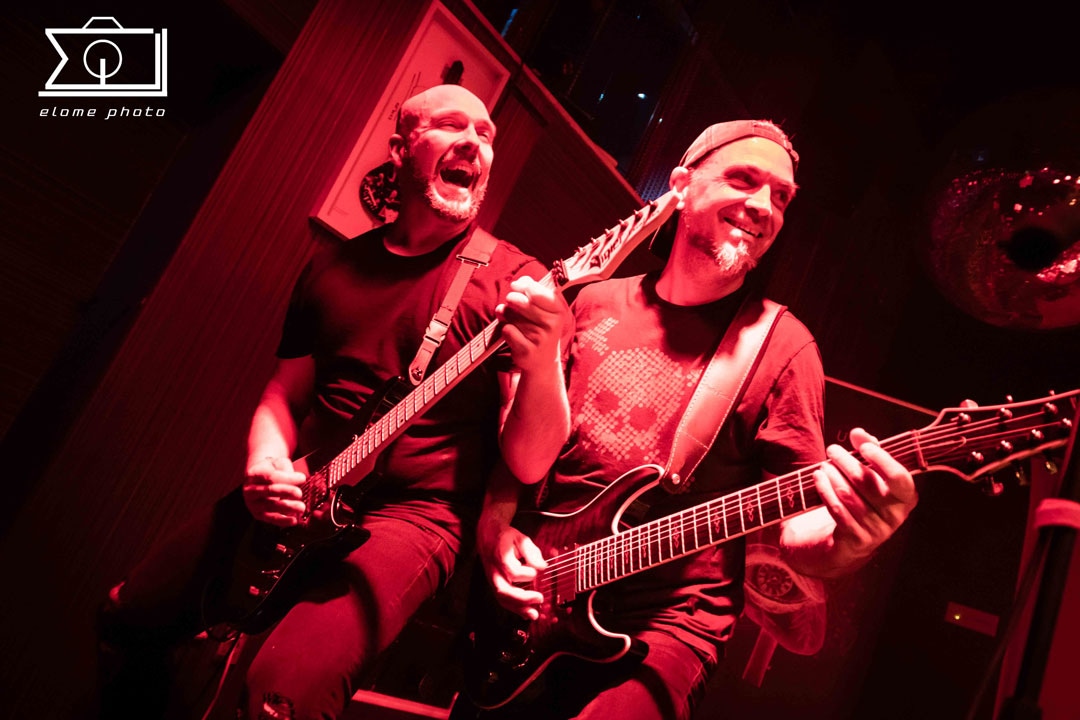 InMuneBand's tweet photo. Cómo nos gusta ver a este dúo en acción 🥰🐙🐙 🎸🎸Ramón & Sergi 🎸🎸
@sergir.perea
#RamónGulín
Fotografía de @elomephoto
Ambigú Axerquía, Córdoba
#inmuneband #guitarras #leadguitar #goodvibesalways
#rockphoto https://t.co/DbgDkyPAN4