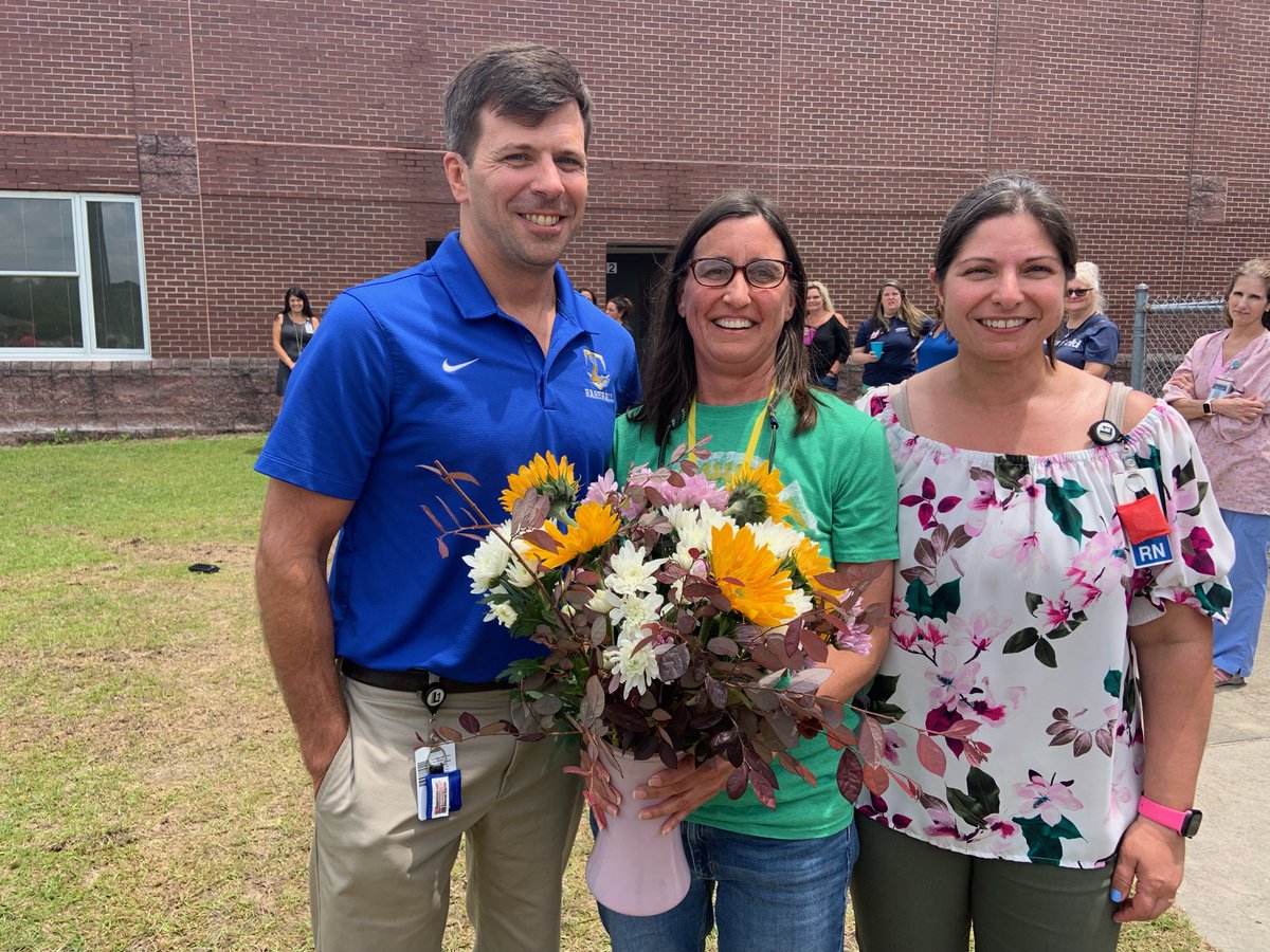 Pleasant Hill Elementary School Nurse Karen Cousins was named Lexington One’s Nurse of the Year! Interim Chief Student Services Operator Clark Cooper and Director of Nursing and Health Services Amy Wood surprised Nurse Cousins this month. Congratulations for her dedication to