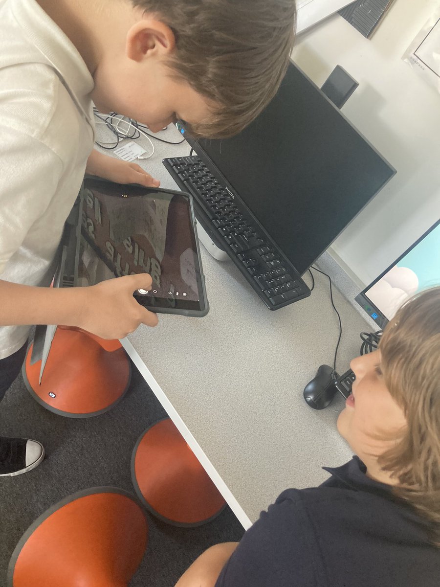ysgolyddraig's tweet photo. Creating algorithms to build models and testing them to see if they need de-bugging #YYDachieve #YYDchallenge #YYDenjoy #YYDdigital #YYDyr4 https://t.co/LJ04iru6Sn