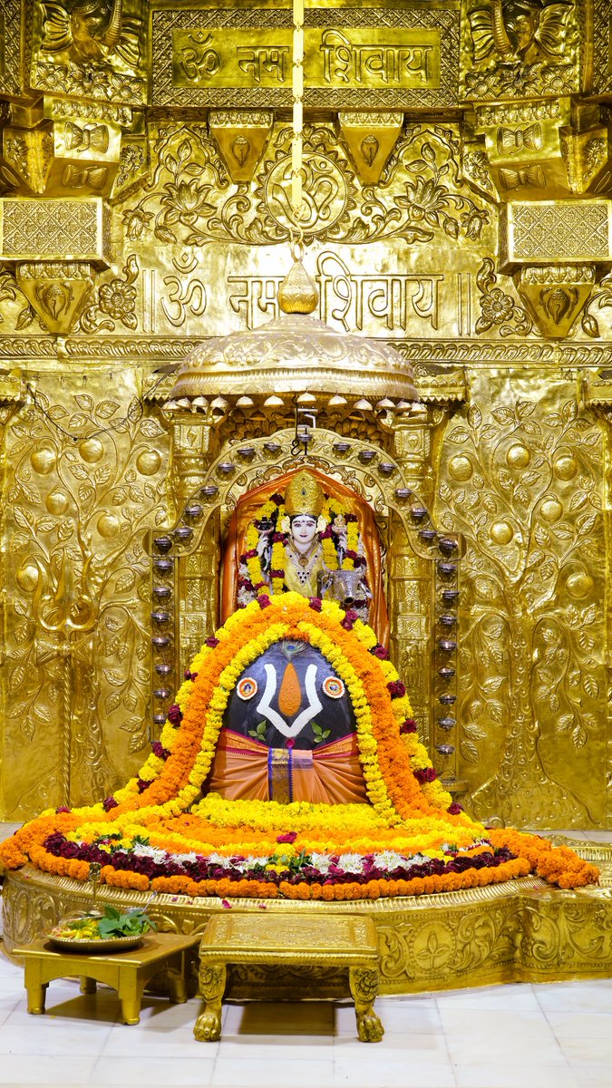 Somnath_Temple's tweet photo. श्री सोमनाथ महादेव मंदिर,
प्रथम ज्योतिर्लिंग - गुजरात (सौराष्ट्र)
दिनांकः 29 जून 2023, आषाढ शुक्ल एकादशी(देवशयनी एकादशी) - गुरुवार 
देवशयनी एकादशी विशेष शृंगार दर्शन  
06233302
#somnathmahadev
#somnathtemple
#shree_somnath_trust
#Somnath_Vastra_Prasad
#Pratham_Jyotirling https://t.co/6Cs4ZqSi3x