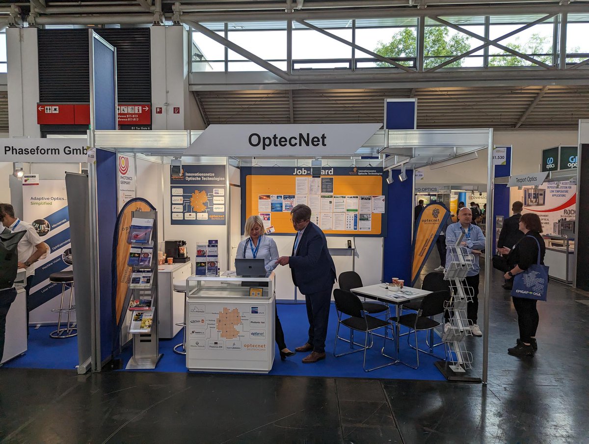 High interest in the PIC pilot line @OIP4NWE at the @PHOTONICSWORLD in Munich. At various booths, there were exciting discussions between the @INTERREG_NWE project partners @SMARTPhotonics, @BzhP, @photondelta as well as @Cluster_NMWP and interested parties from the community.