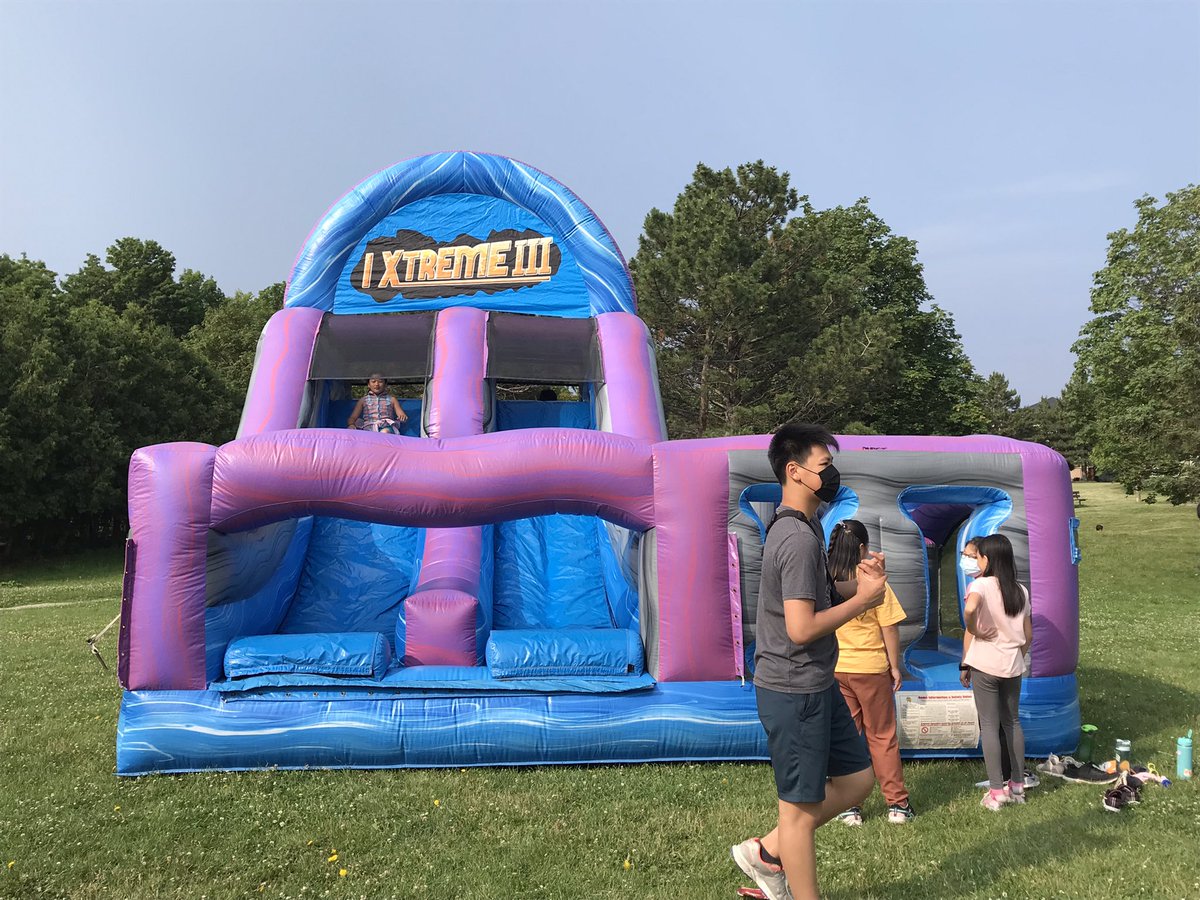 Kennedy’s annual inflatable play day is tons of fun! Part 1…@LN10Alvarez <a href="/tdsb/">Toronto District School Board</a> <a href="/LC2_TDSB/">Learning Centre 2</a>