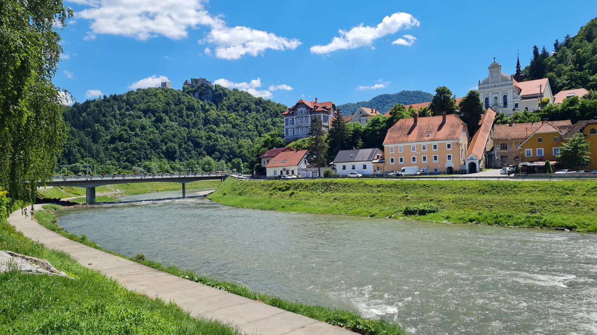 CeleFTW's tweet photo. Samo kažem vam, kako lepo mesto imamo! Ja, hvalim se ... #celje #cityofcounts #celeia #savinja #starigrad @vceludogaja https://t.co/QGyRsbTxeQ