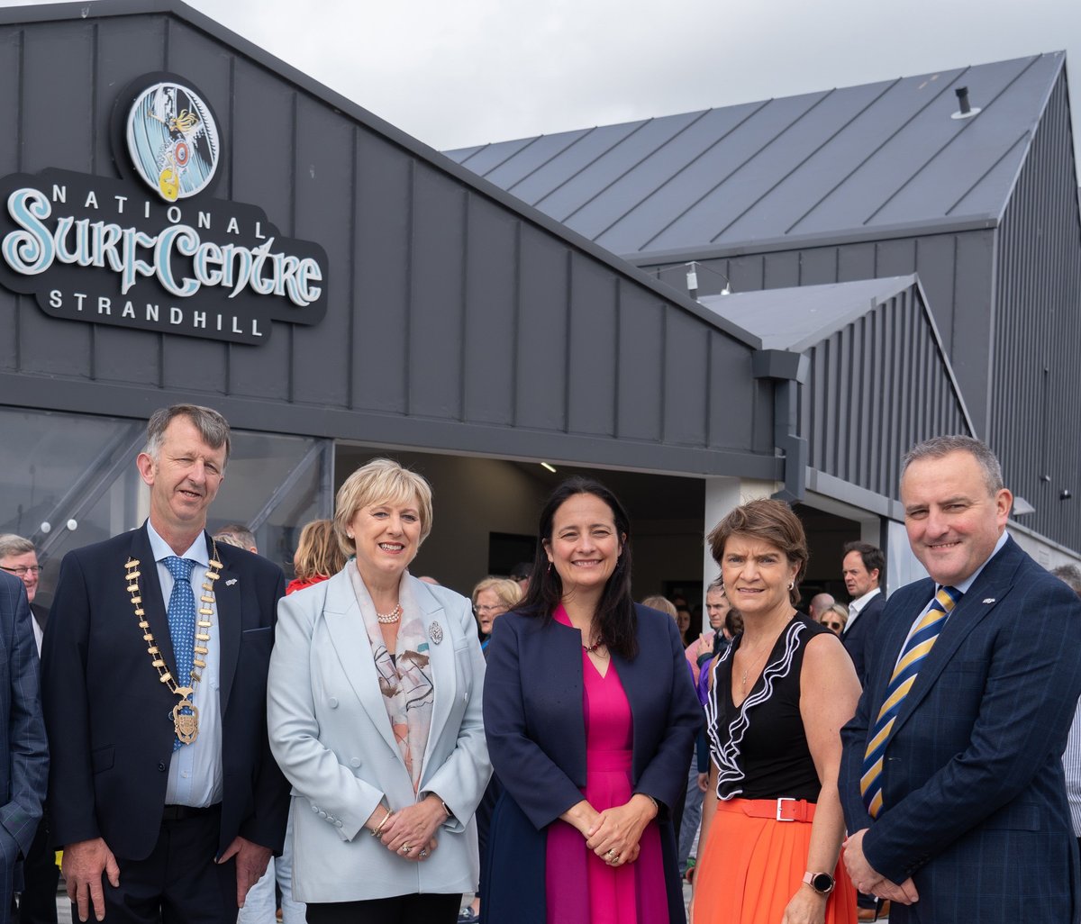 Failte_Ireland's tweet photo. Fáilte Ireland is thrilled to announce the opening of the new National Surf Centre, Strandhill following a €3million investment. This unique visitor experience, which has been developed by @Failte_Ireland, @DeptRCD @sligococo, is Ireland’s first purpose-built surfing facility. It will position Strandhill as a world-class surfing destination and we expect the centre will attract over 40,000 visitors annually by 2028, rising to over 50,000 by 2033. The project delivers on Fáilte Ireland’s Opening the Outdoors strategy to support our ambition to develop Ireland as an internationally recognised Outdoor Activity destination. https://t.co/n2Opcud6re