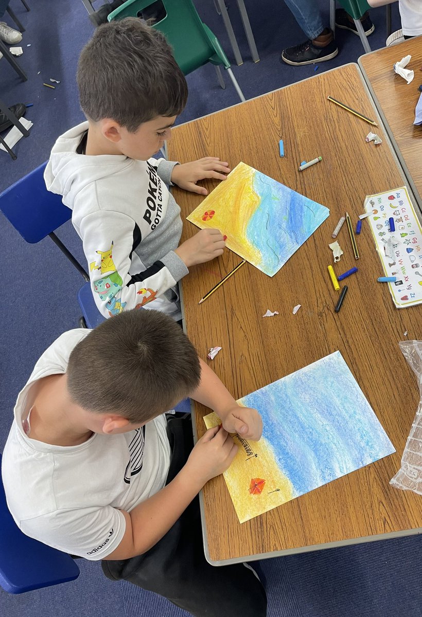 MissAndersonWS's tweet photo. Some beautiful summer artwork from creative learners in P4 today ☀️🏖️🦀@woodside_school https://t.co/8zTiwXxVa3