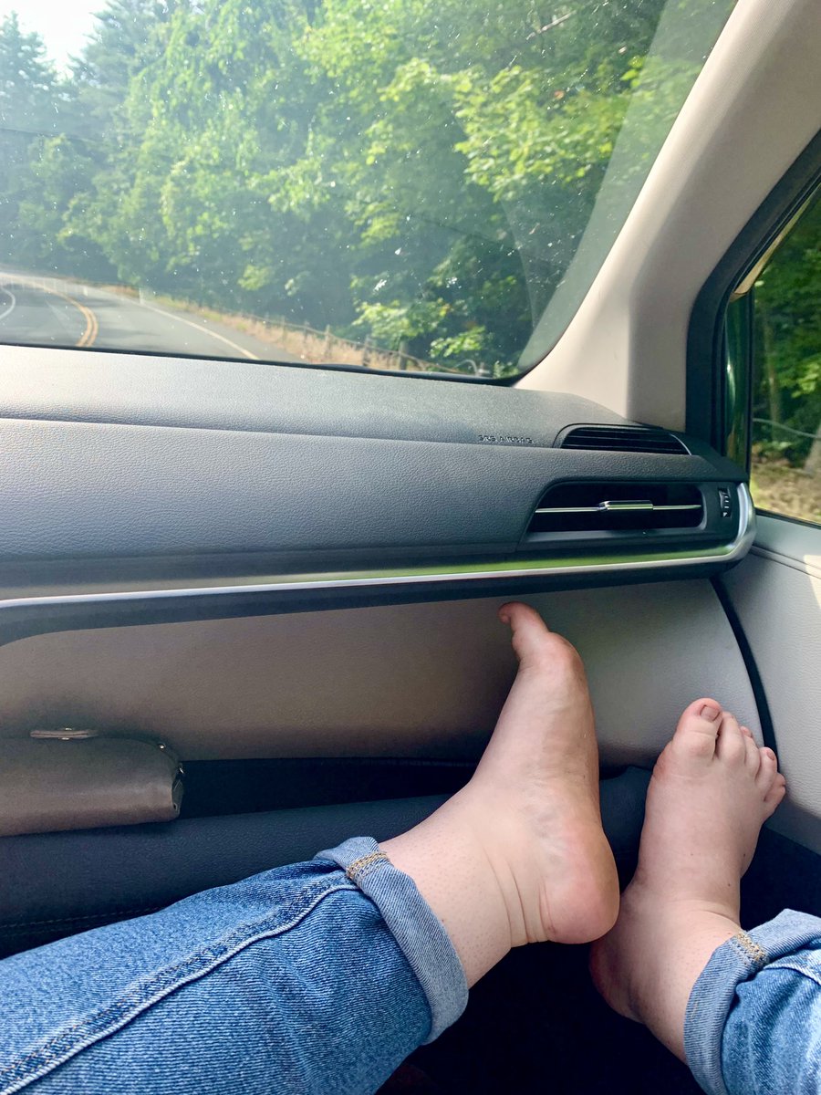 ElizabethFeet23's tweet photo. 👑 I’m 100% a passenger princess 👑
#passengerprincess #barefeet #toes

https://t.co/0IvK27UOBB https://t.co/xtPDAg5okX